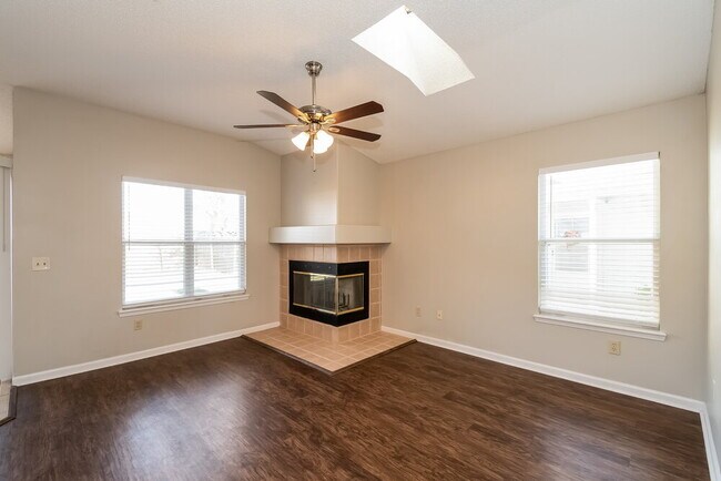 Foto del edificio - 12335 Silent Brook Trail N