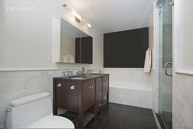 Building Photo - 454 W 54th St
