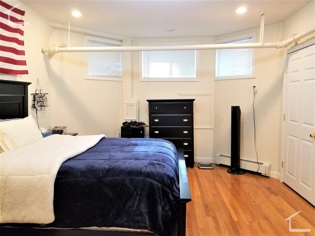 Building Photo - Central BU Location! Walk to School Centra...