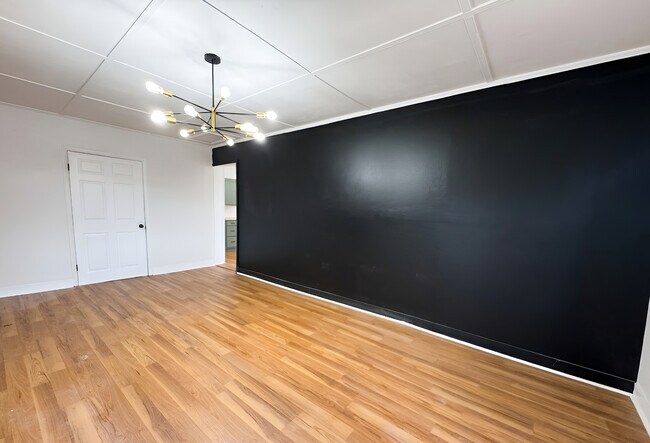 Building Photo - Lawndale