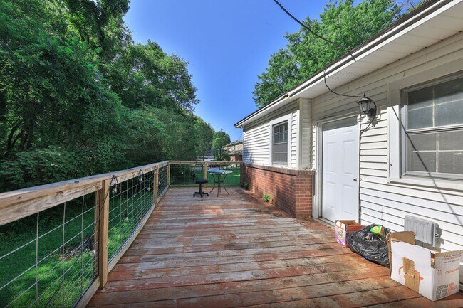 Building Photo - Desirable Home- Steps Away from Central Ma...