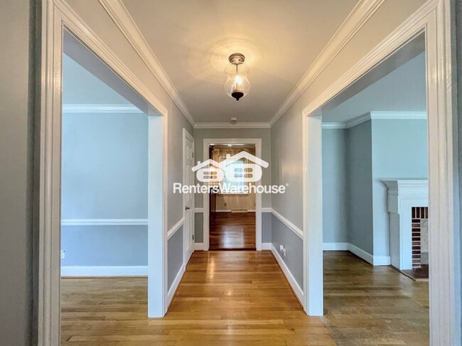 Building Photo - 3305 Camellia Dr