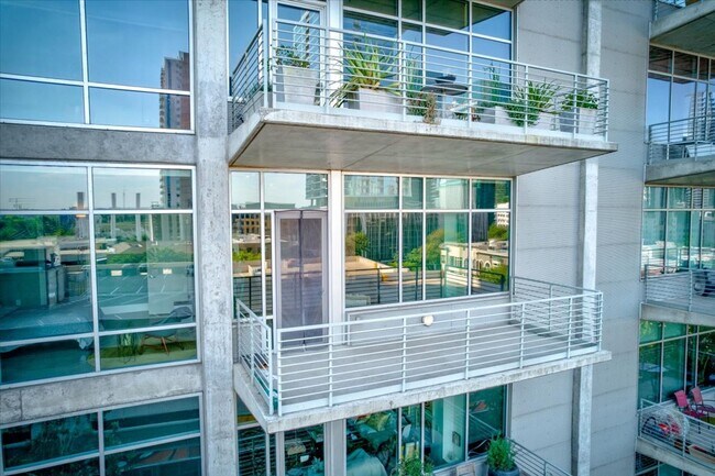 Foto del edificio - 800 W 5th St