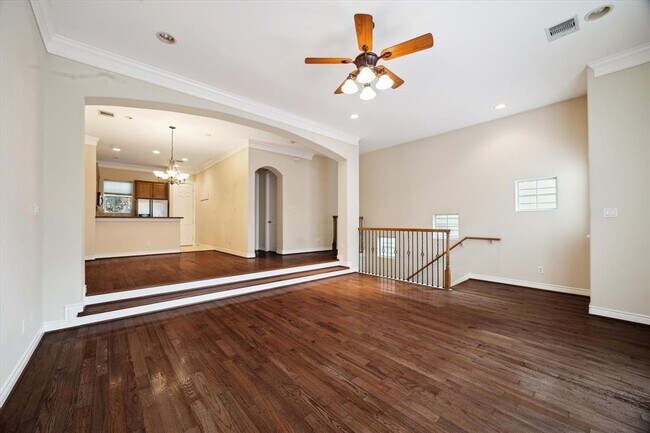 Foto del edificio - 9007 Harbor Hills Dr