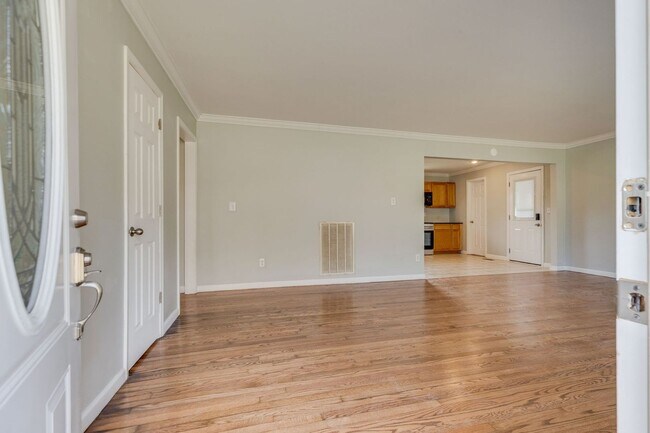 Foto del edificio - 606 Pine Ridge Rd