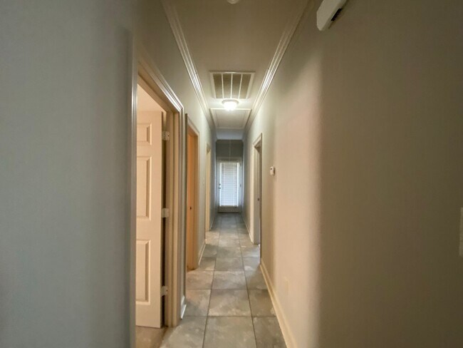 Foto del edificio - 3 Bedroom home in a Gated Community off Bu...