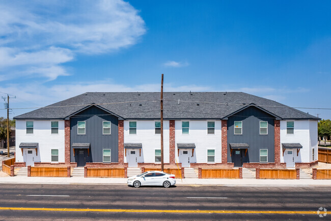 Descripción general de las casas adosadas recién construidas - 7th Street Townhomes