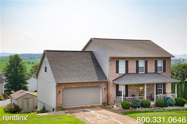 Primary Photo - 4 br, 3.5 bath House - 204 Bridgeport Dr