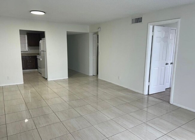 Foto del edificio - 3181 W Hallandale Beach Blvd