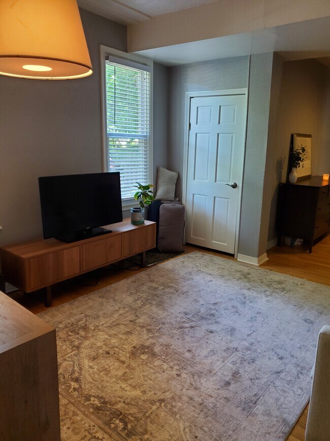 Foto del edificio - 3004 taylor st ne