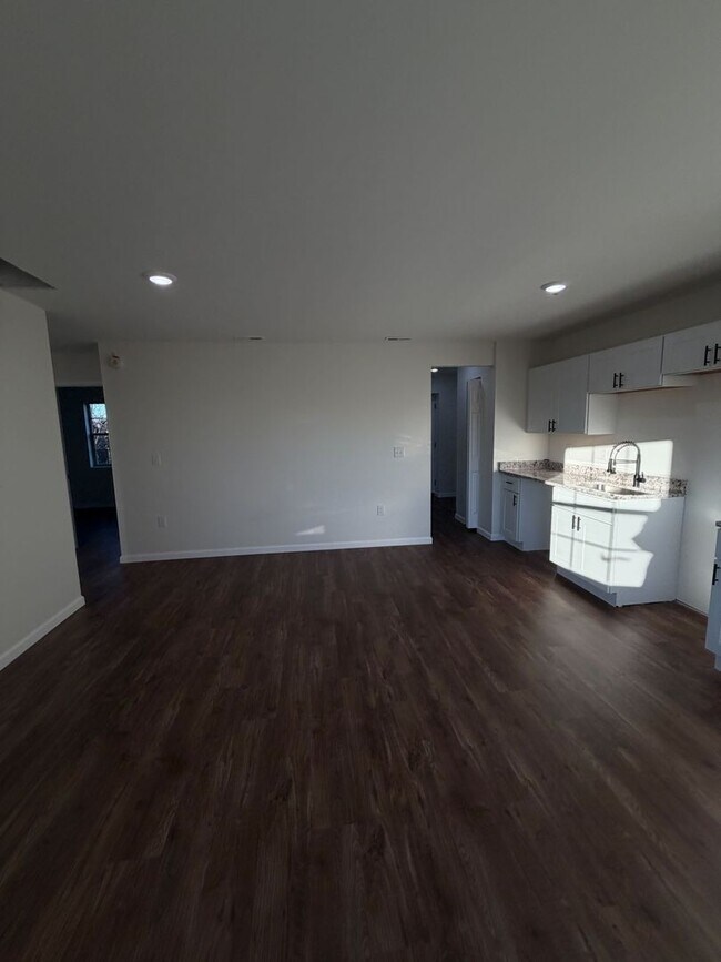 Foto del edificio - 2080 E 5th Ave