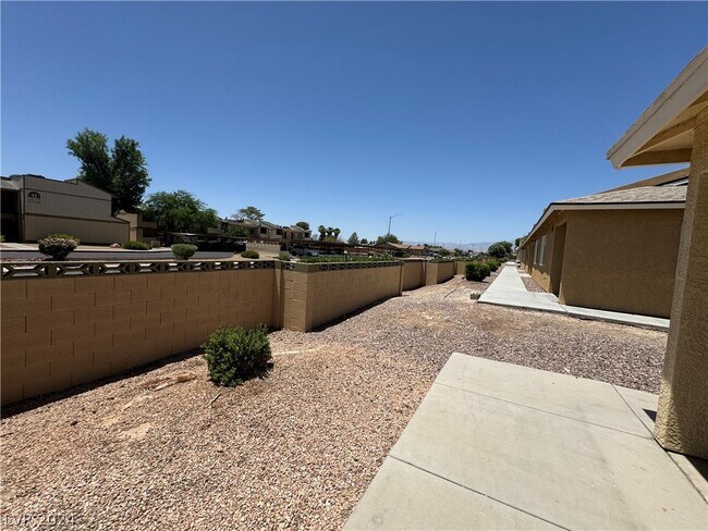 Building Photo - 3845 Soda Springs Dr