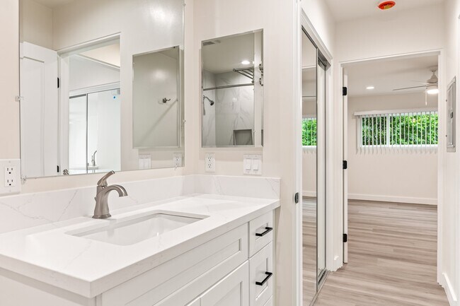 Foto del edificio - 5409 Radford Ave