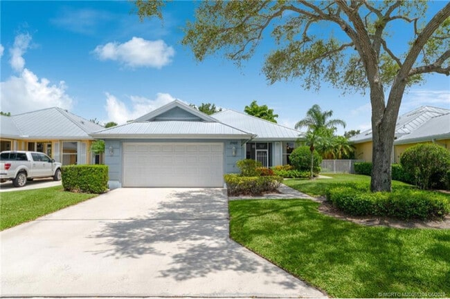 Building Photo - 2102 SW Mayflower Dr