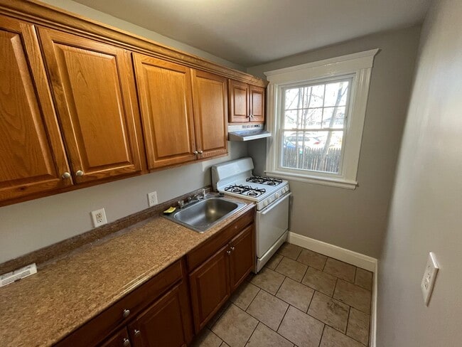 Building Photo - 119 Lewis St