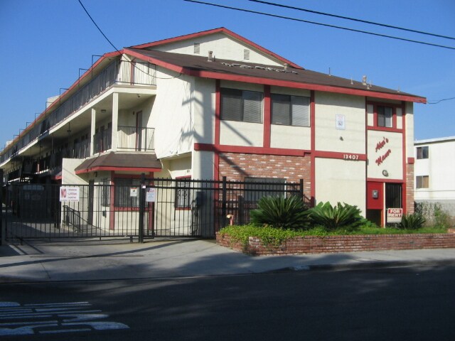 Foto del edificio - 13407 Kornblum Ave.