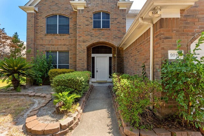 Foto del edificio - 9818 Mossy Tree Ln