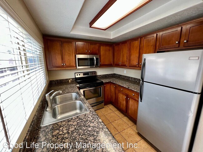 Foto del edificio - 2 br, 1.5 bath House - 1427 N. Broadway #B