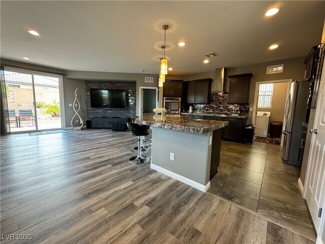 Foto del edificio - 745 Shiva St