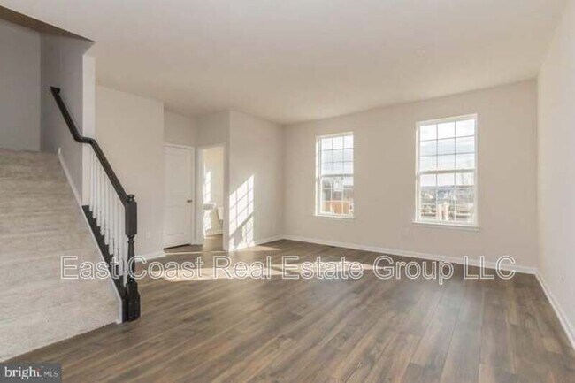 Building Photo - 5123 Ironsides Dr