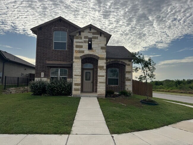 Foto del edificio - Three bed two bath two car garage in Cotto...