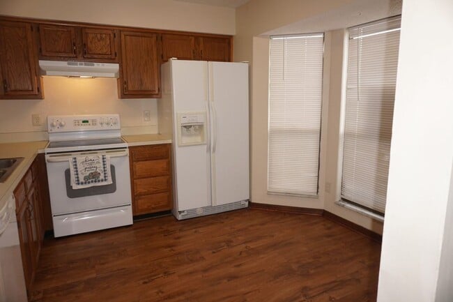 Building Photo - Westside 2/2 Townhome