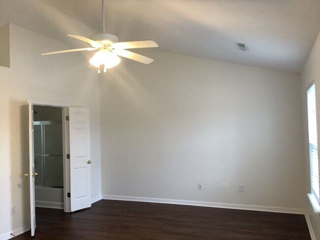 Foto del edificio - 5808 W Port Dr