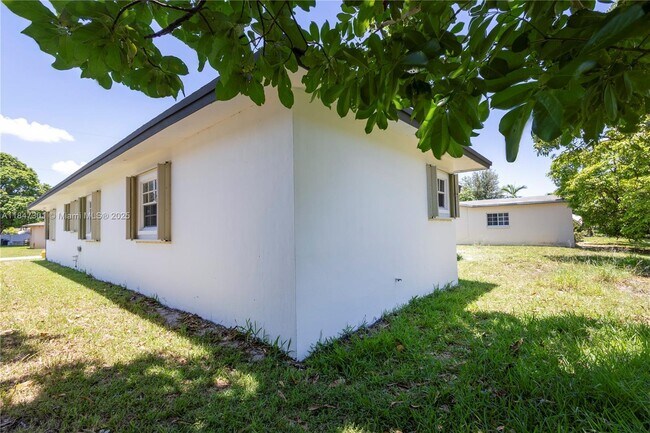 Building Photo - 2568 NW 34th Terrace
