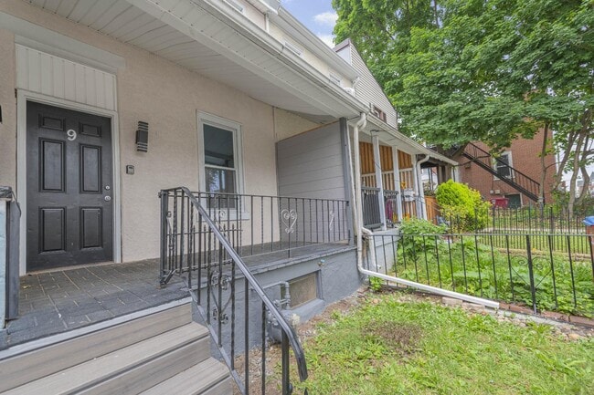 Building Photo - 9 E Basin St