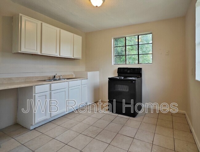 Building Photo - 1621 Barnett St