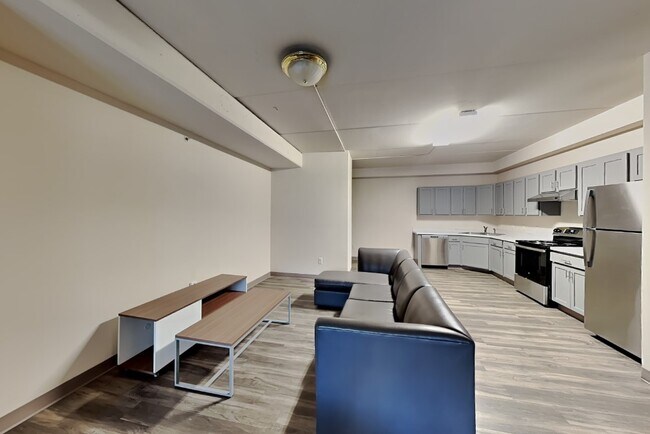 Building Photo - 215 Stanton Ave