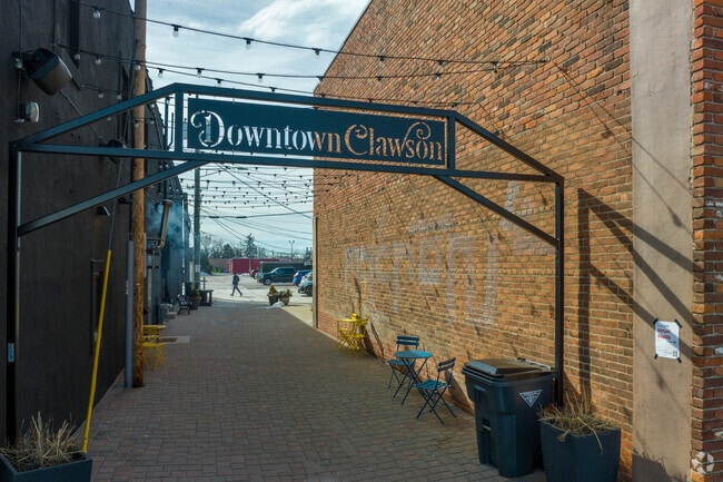 Downtown Clawson has many local businesses and outdoor seating.
