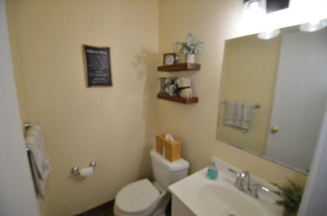 Building Photo - 2 Rocky Nook