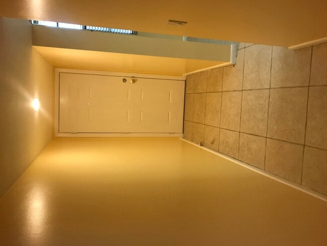 Building Photo - 3826 Whitehall Dr