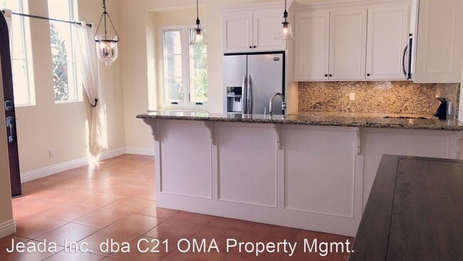 Building Photo - 327 Avenida Cabrillo