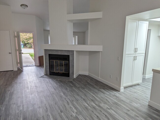 Foto del edificio - 5705 Terrace Dr