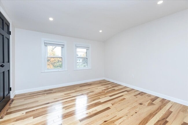 Building Photo - 39 Trask St