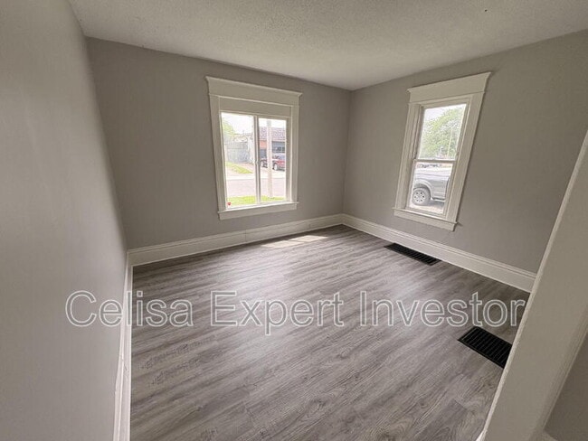 Building Photo - 448 W Wildwood Ave