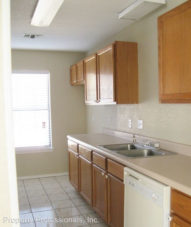 Building Photo - 3 br, 2.5 bath House - 42-A Royal Crest