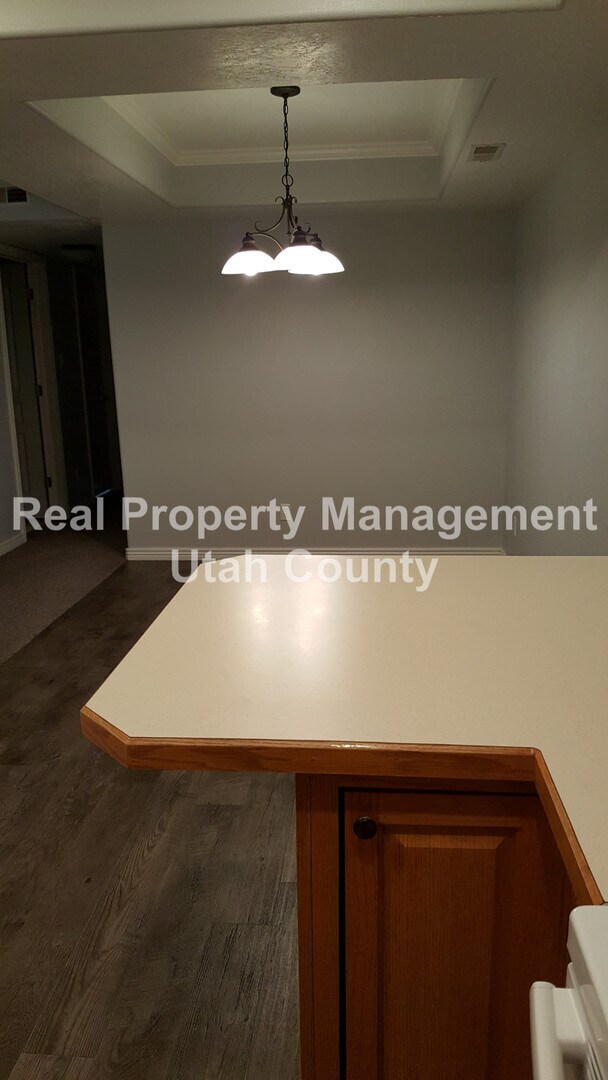 Building Photo - Nice Orem Condo