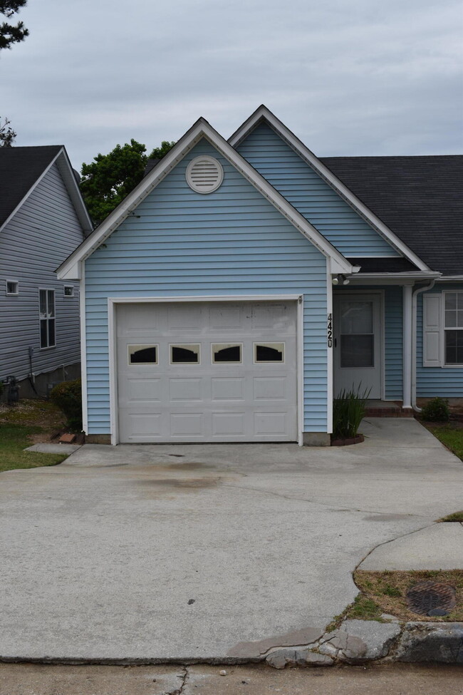 Building Photo - 4420 Summerlin Dr