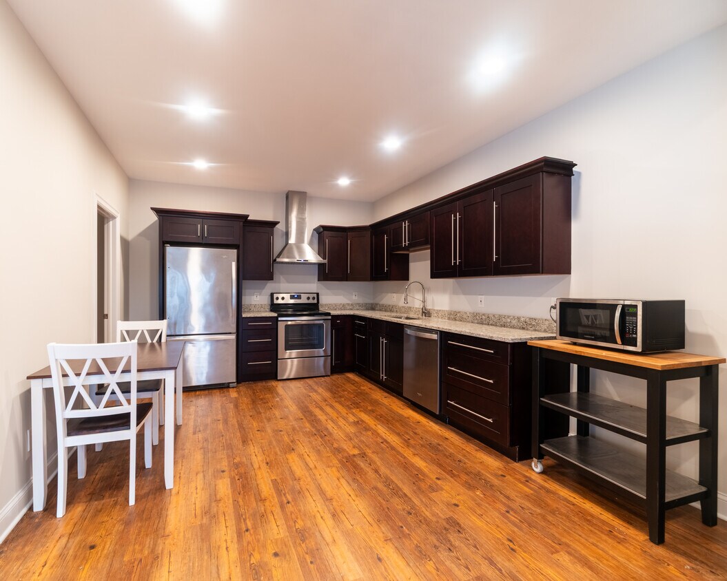 Foto principal - 49 Cherry Hill Rd