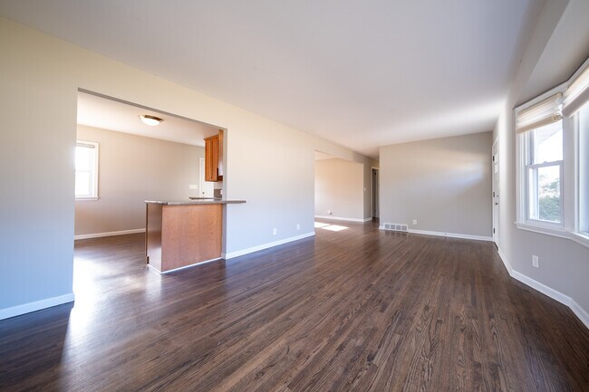 Foto del edificio - 7301 W Old Shakopee Rd