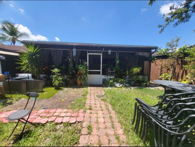 Building Photo - 4704 SW 136th Pl