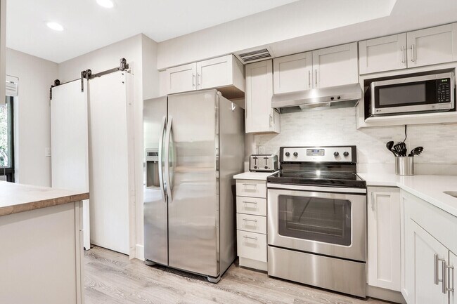 Foto del edificio - 133 Bracken Wood Rd