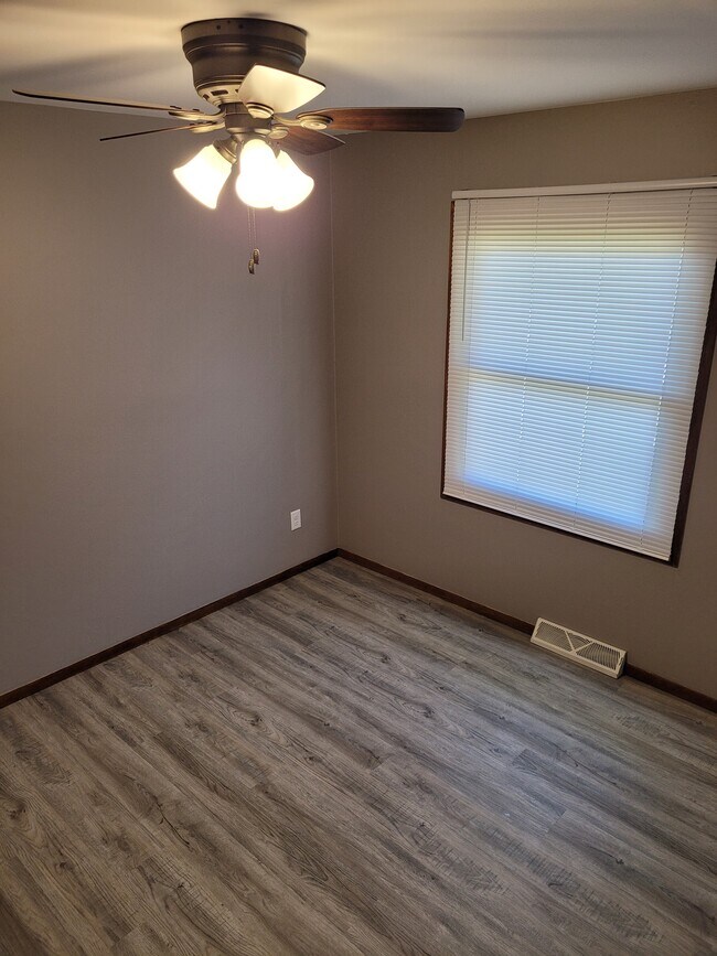 Foto del edificio - 1103 N Elmwood Ave