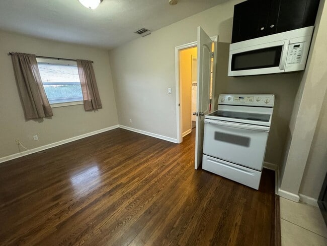 Photo - 1BR Apartment for Rent – Walk to Downtown Lake Worth, Beach & Golf