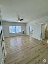 Building Photo - 984 S Oxford Ave