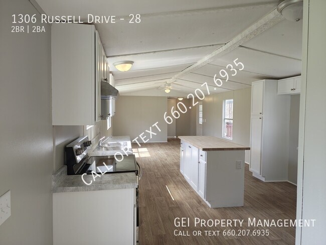 Foto del edificio - 1306 Russell Dr