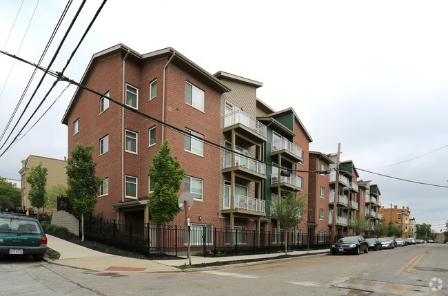 Building Photo - Euclid Square